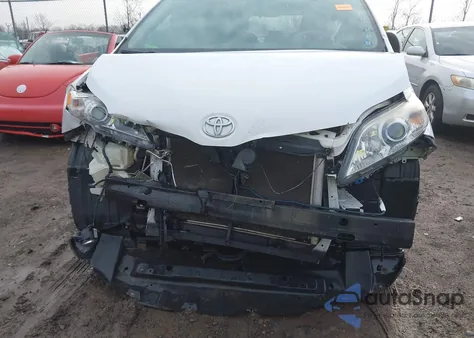 2013 Toyota Sienna Xle V6 8 Passenger из США, поврежденный, VIN 5TDYK3DC1DS380715